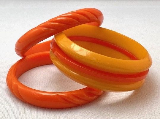 BB3 laminated bangle with pair of slash carved bakelite bangles